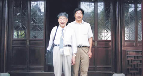 國家文物局古建筑專家組組長、中國文物學(xué)會會長羅哲文與思成古建董事長朱興男合影